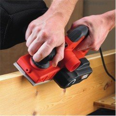 Black&Decker KW750K 750Watt Planya