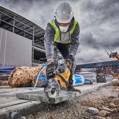 Dewalt DCS690X2 54V 9AH Kömürsüz Taş/Beton Testeresi