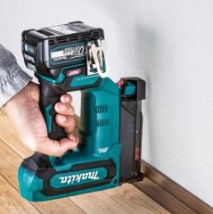 MAKITA PT001GZ KÖMÜRSÜZ AKÜLÜ 40V ÇİVİ TABANCASI (AKÜSÜZ)